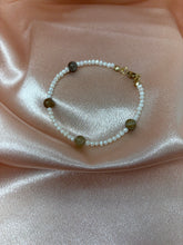 Načítať obrázok do zobrazovača galérie, Náramky s pravými perlami a polodrahokamami – LABRADORIT RUŽENÍN