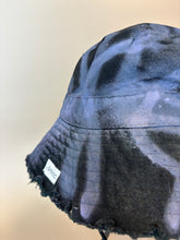 Načítať obrázok do zobrazovača galérie, Ručne maľovaný klobúk – originál od Šmrnc