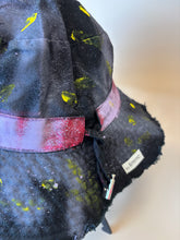 Načítať obrázok do zobrazovača galérie, Ručne maľovaný klobúk – originál od Šmrnc