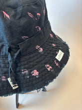 Načítať obrázok do zobrazovača galérie, Ručne maľovaný klobúk – originál od Šmrnc