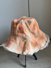 Načítať obrázok do zobrazovača galérie, Ručne maľovaný klobúk – originál od Šmrnc
