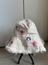 Načítať obrázok do zobrazovača galérie, Ručne maľovaný klobúk – originál od Šmrnc