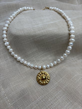 Načítať obrázok do zobrazovača galérie, 🌕 Perlový náhrdelník s príveskom mesačných fáz