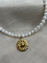 Načítať obrázok do zobrazovača galérie, 🌕 Perlový náhrdelník s príveskom mesačných fáz
