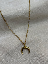 Načítať obrázok do zobrazovača galérie, 🌙 Retiazkový náhrdelník s príveskom mesiaca