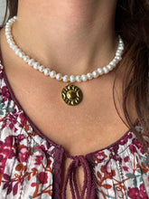 Načítať obrázok do zobrazovača galérie, 🌕 Perlový náhrdelník s príveskom mesačných fáz