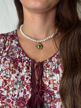 Načítať obrázok do zobrazovača galérie, 🌕 Perlový náhrdelník s príveskom mesačných fáz