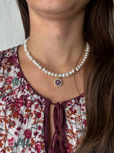 Načítať obrázok do zobrazovača galérie, Perlový náhrdelník s fialovým štvorlístkom