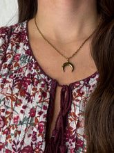 Načítať obrázok do zobrazovača galérie, 🌙 Retiazkový náhrdelník s príveskom mesiaca