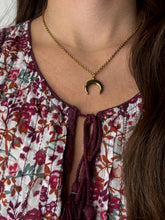 Načítať obrázok do zobrazovača galérie, 🌙 Retiazkový náhrdelník s príveskom mesiaca