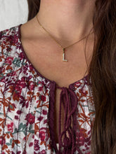 Načítať obrázok do zobrazovača galérie, Zlatý náhrdelník s písmenkom