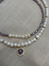 Načítať obrázok do zobrazovača galérie, Perlový náhrdelník s fialovým štvorlístkom
