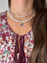 Načítať obrázok do zobrazovača galérie, Perlový náhrdelník s fialovým štvorlístkom
